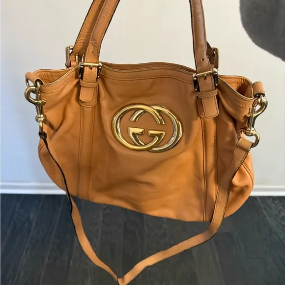 Gucci Brown Leather Shoulder Bag with Gold Accents - Picture 1 of 9